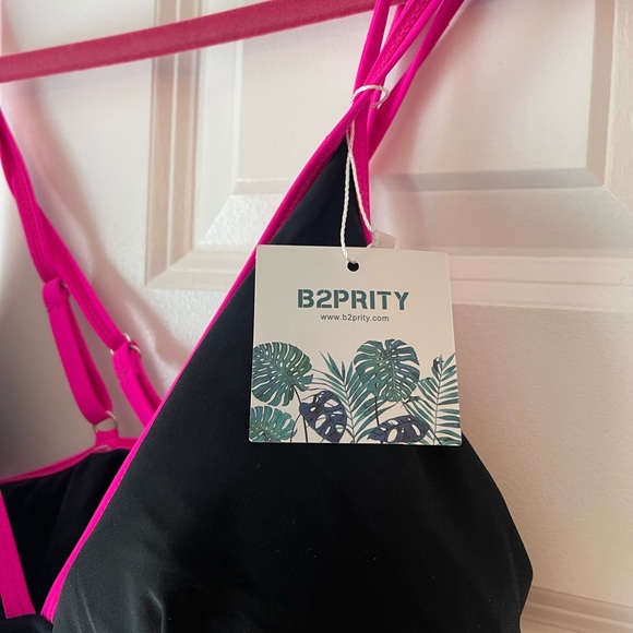 NWT V neck one piece swimsuit - Picture 5 of 5